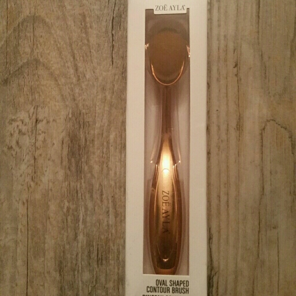 Contour makeup brush